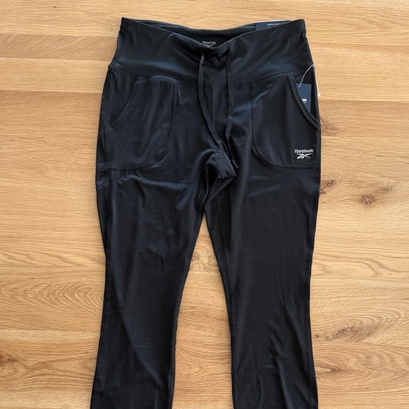 Reebok Pants - NWT Reebok Black Performance Pocket Leggings with Drawstring